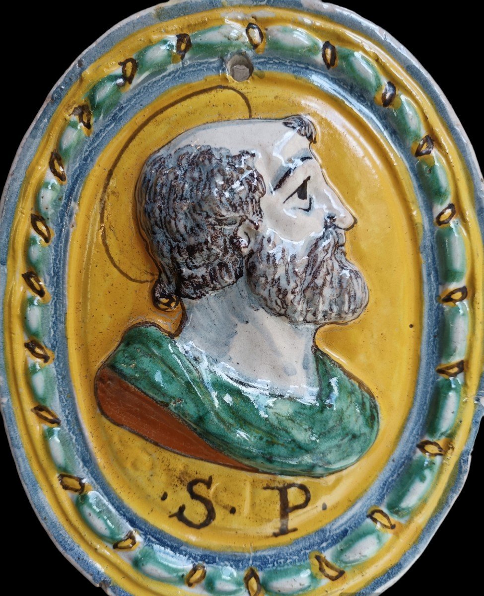 Ovale in maiolica raffigurante San Paolo.Deruta,inizio XVII secolo.