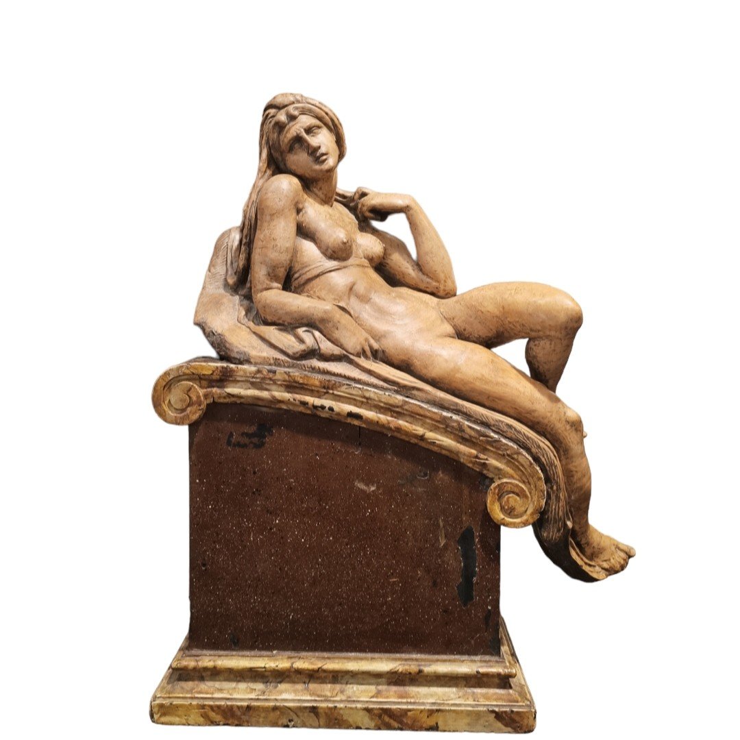 Scultura in terracotta raffigurante l'Aurora.Italia,inizio XIX secolo.