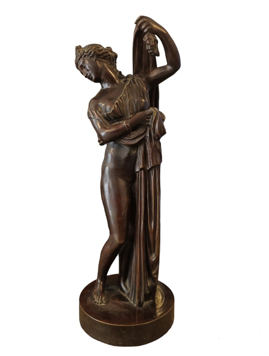 Scultura in bronzo raffigurante Venere Callipigia. XIX secolo.