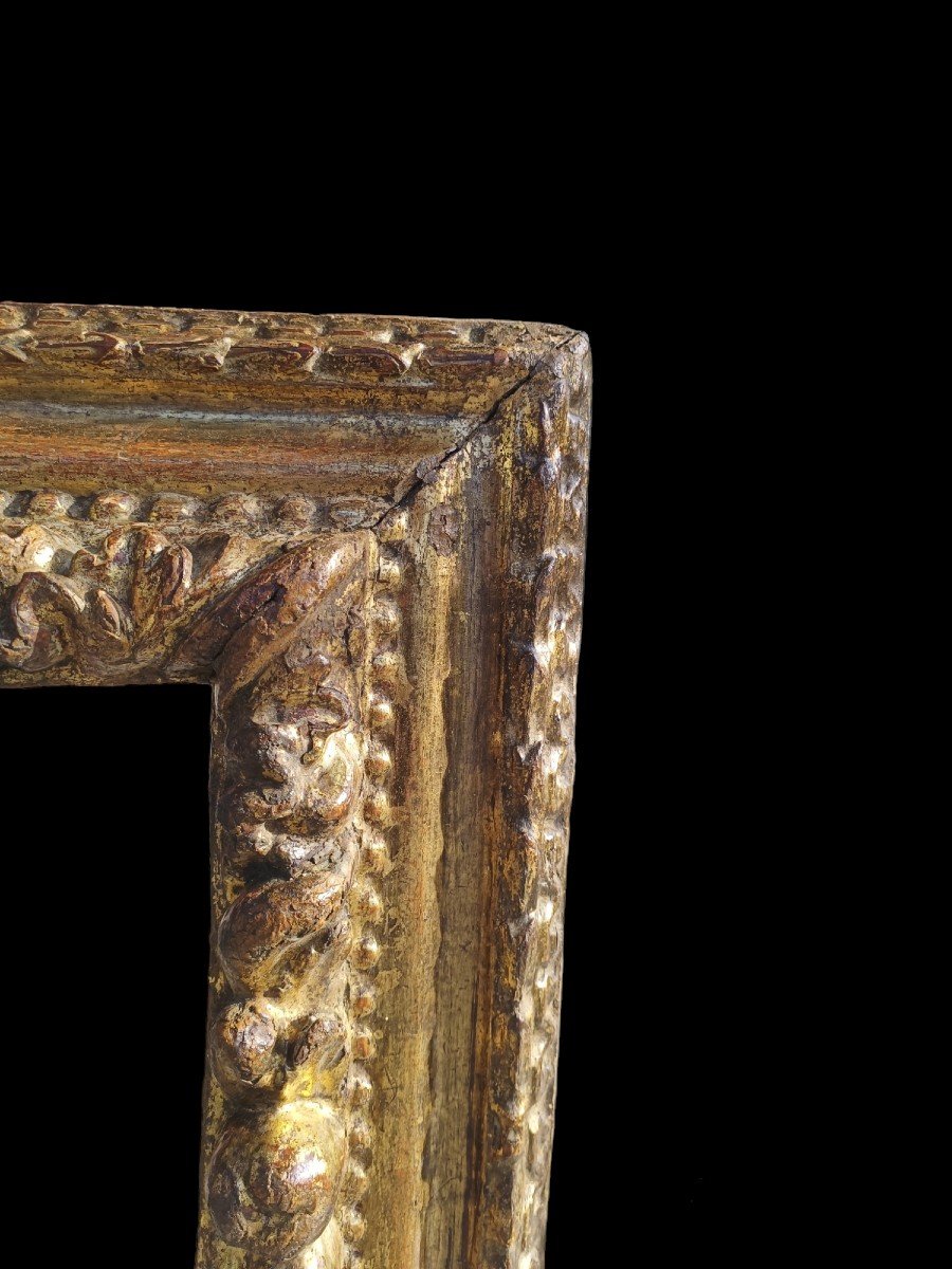 Cornice in legno intagliato e dorato. Piemonte,XVII secolo.-photo-2