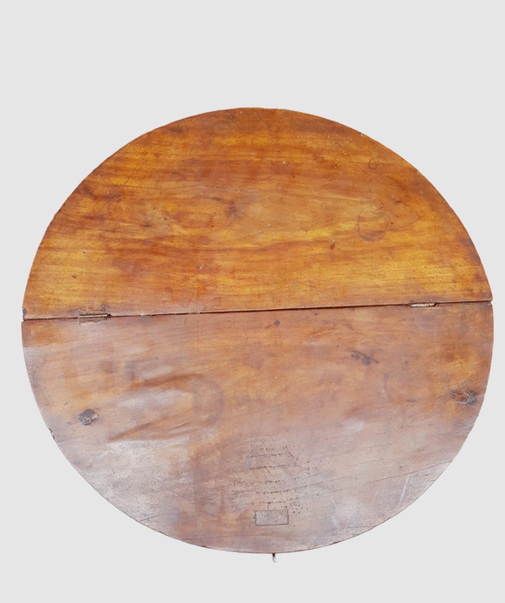 Tavolino tondo in legno noce. Toscana,fine XVIII secolo.-photo-4