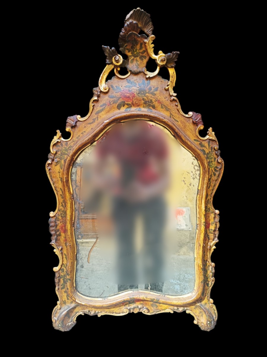Specchiera in legno laccato.Venezia, fine XIX secolo.
