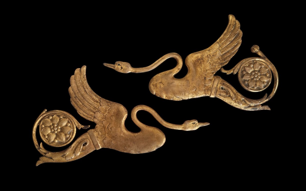 Coppia di elementi in bronzo dorato.XIX secolo.