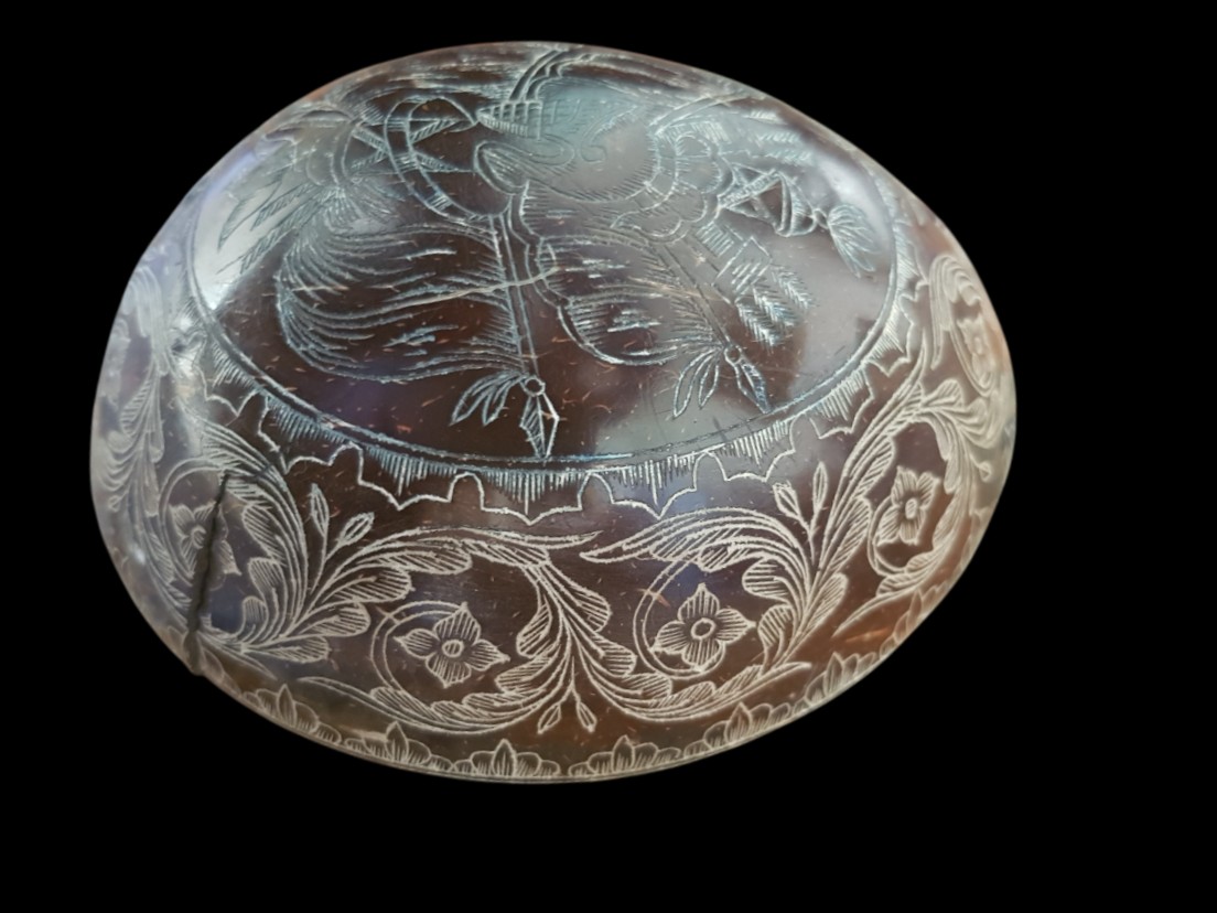 Metà noce di cocco incisa.XIX secolo.-photo-2