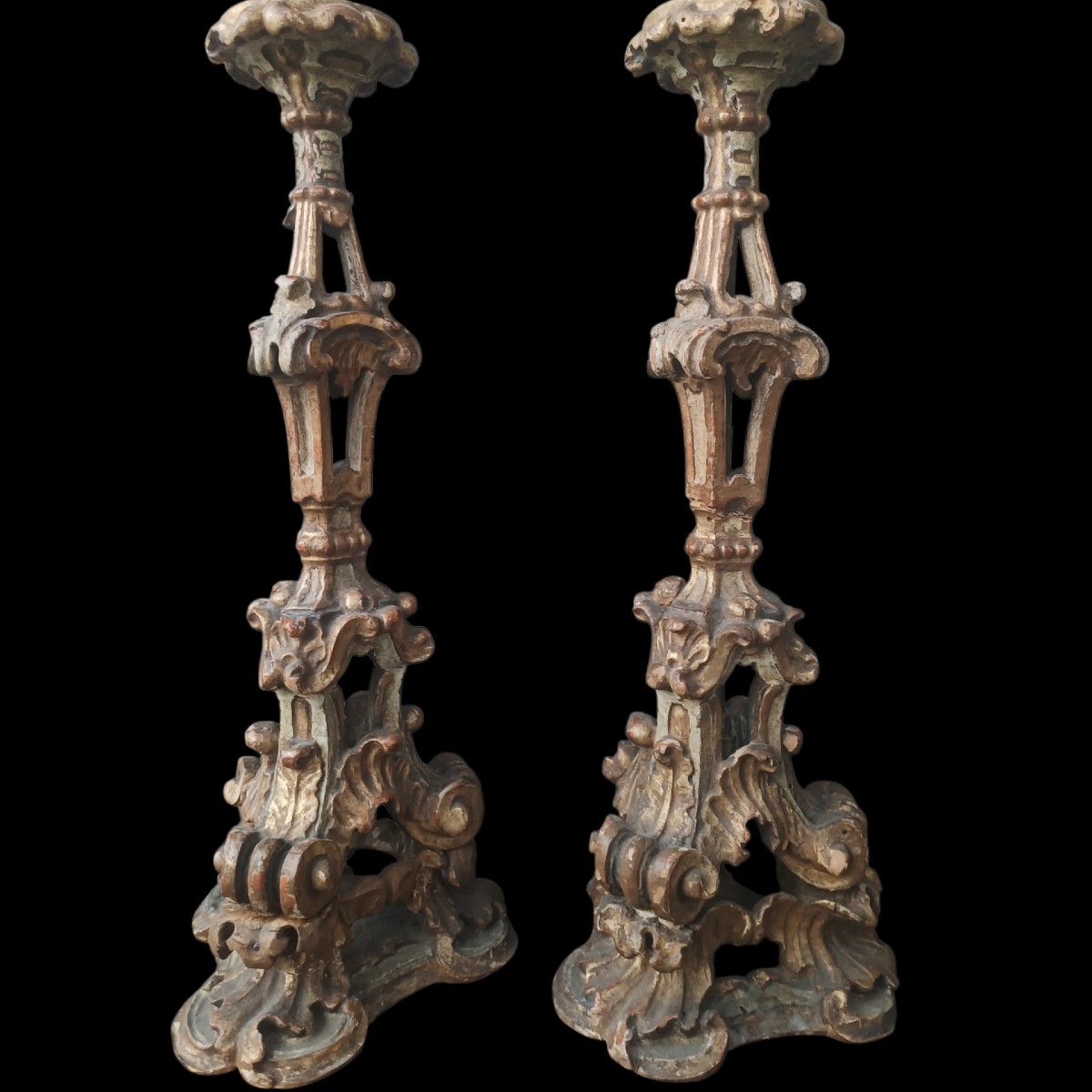 Coppia di candelieri in legno dorato e laccato.Venezia,XVIII secolo.-photo-2