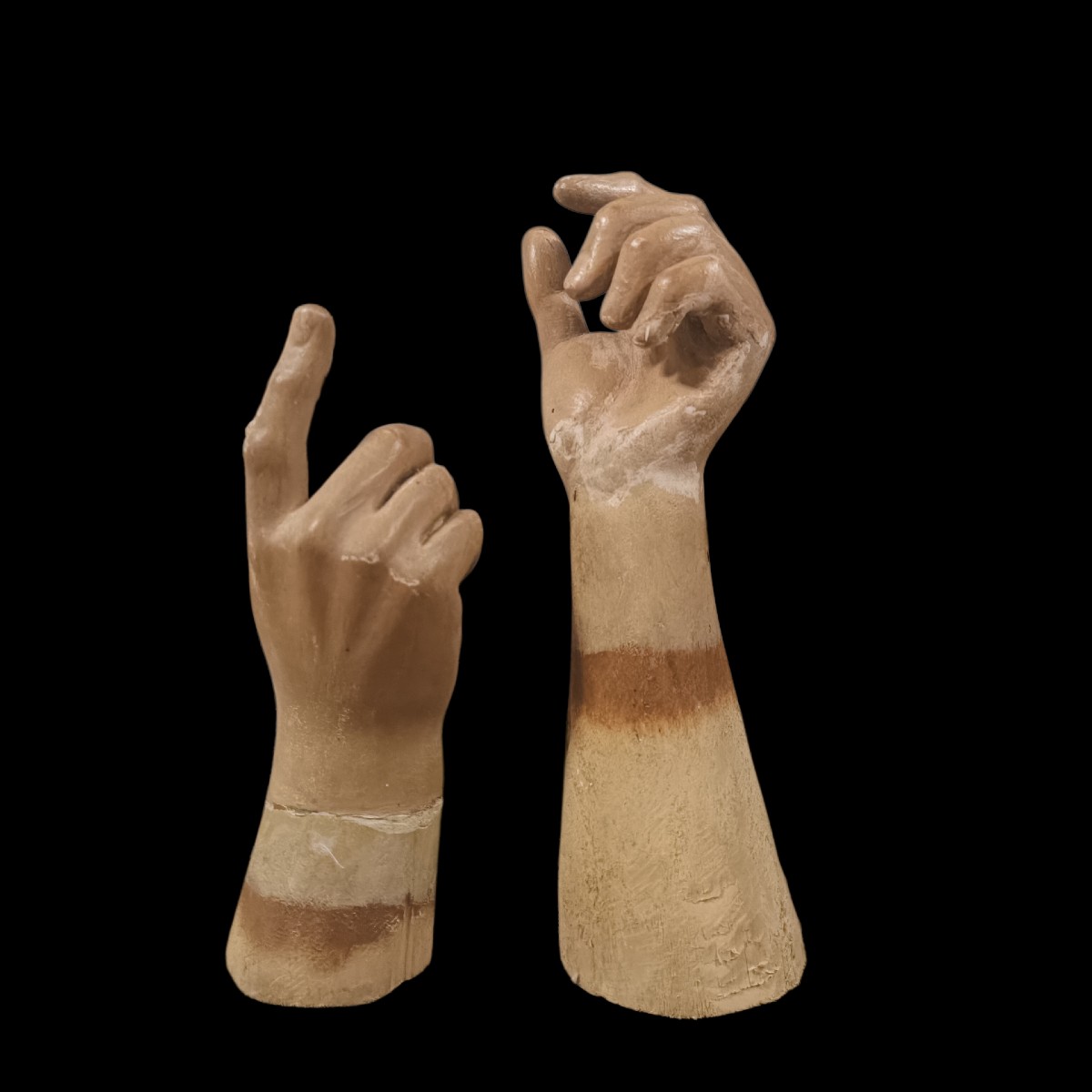 Coppia di mani in legno dipinto. Napoli,XVIII secolo.-photo-2