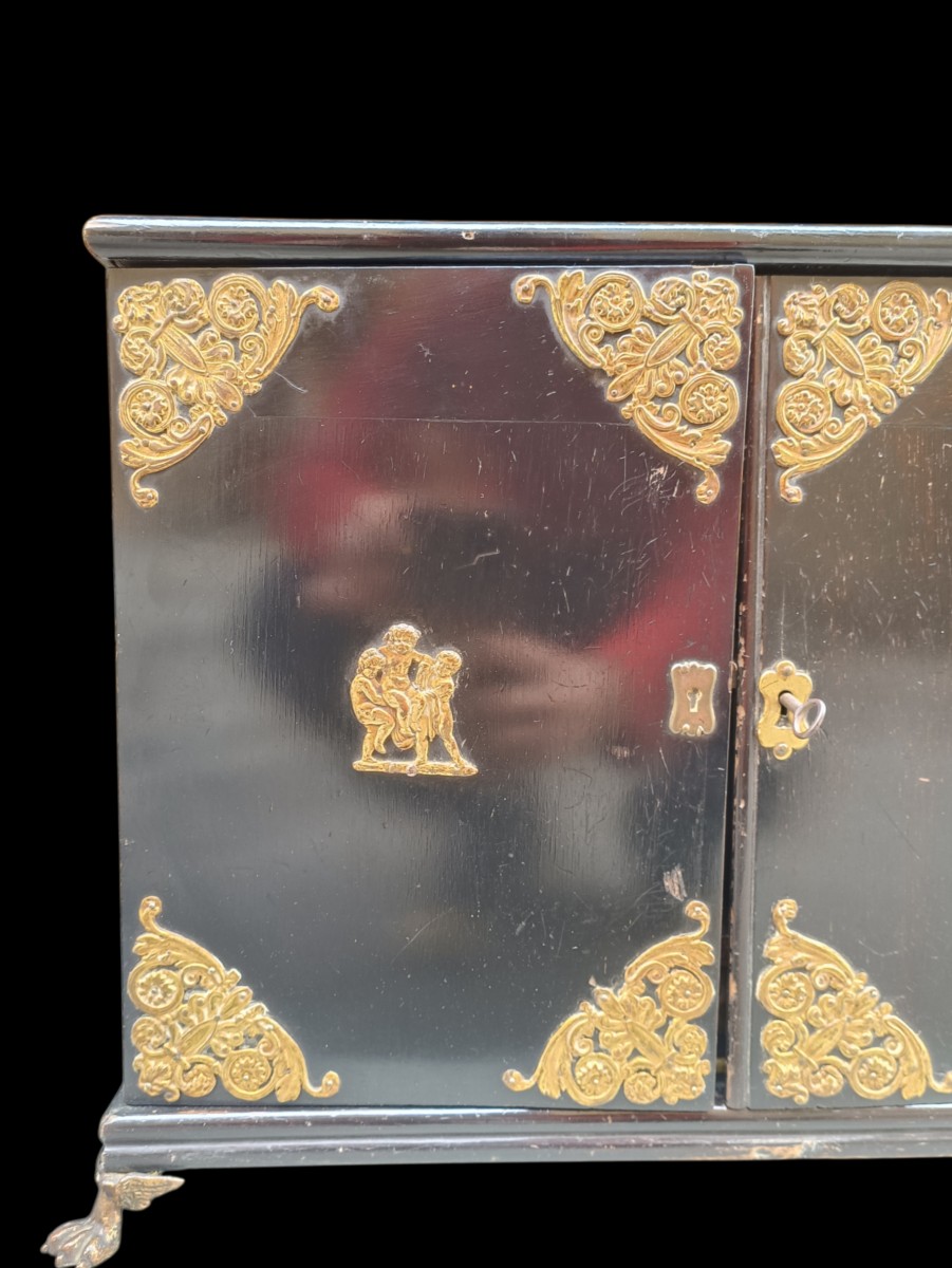 Monetiere in legno ebanizzato.Inizio XIX-photo-3