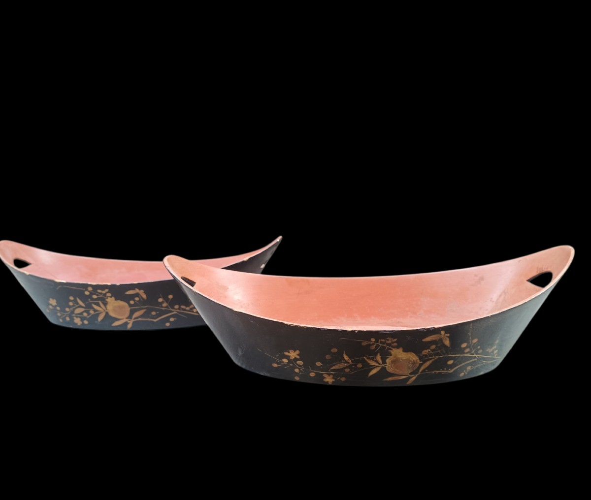 Coppia di cachepot in legno laccato.Francia,XIX secolo.