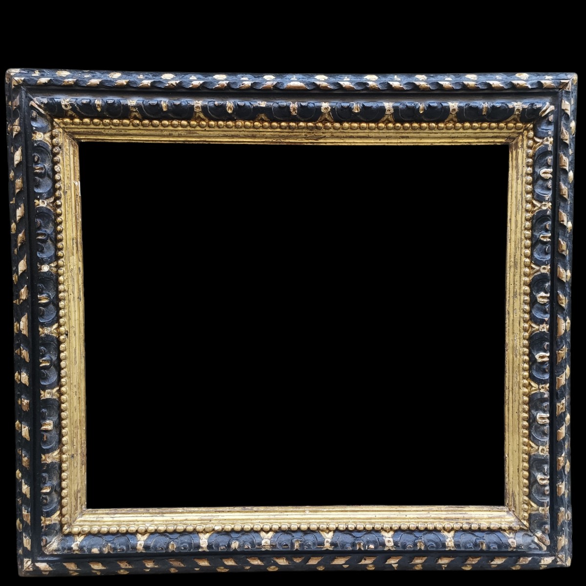 Cornice in legno intagliato.Italia centrale,XVII secolo