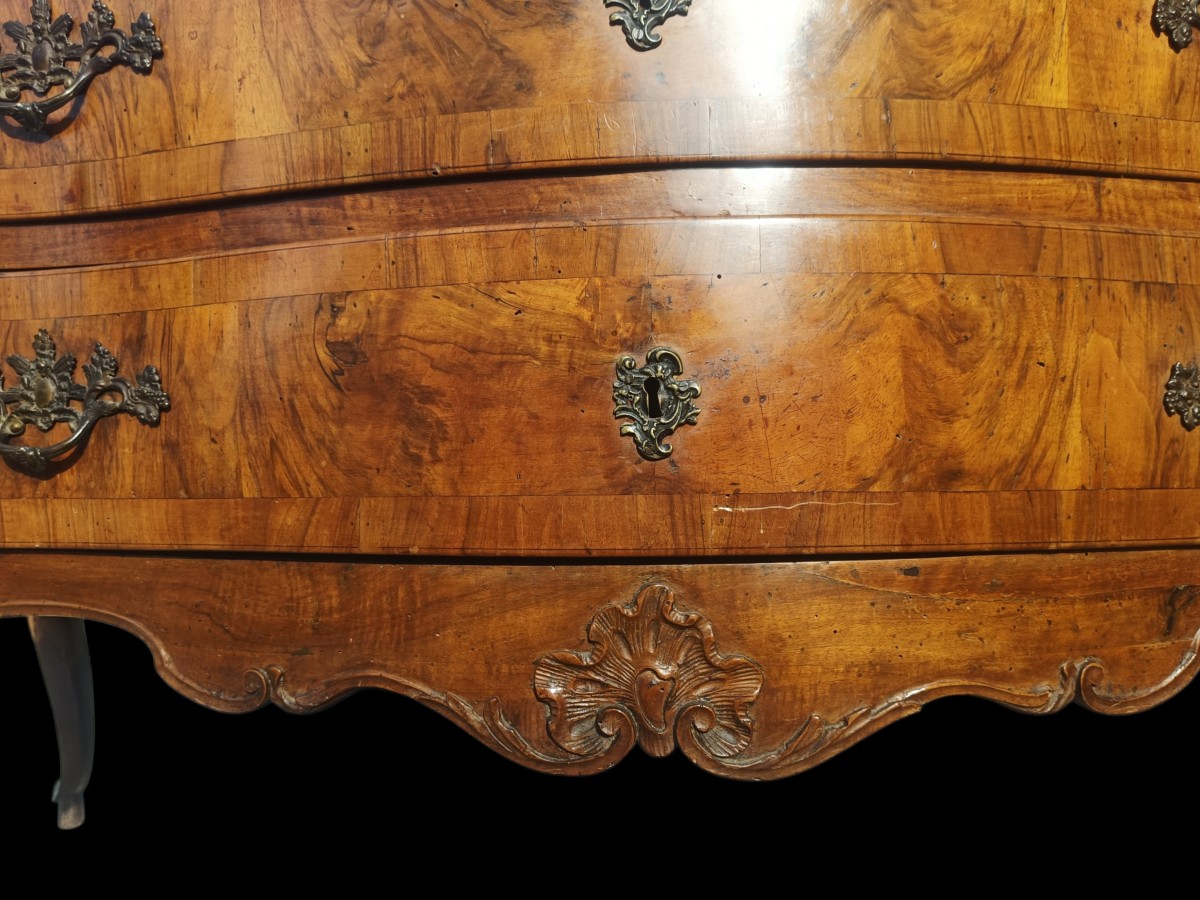 Cassettone in legno lastronato.Veneto,XVIII secolo.-photo-1