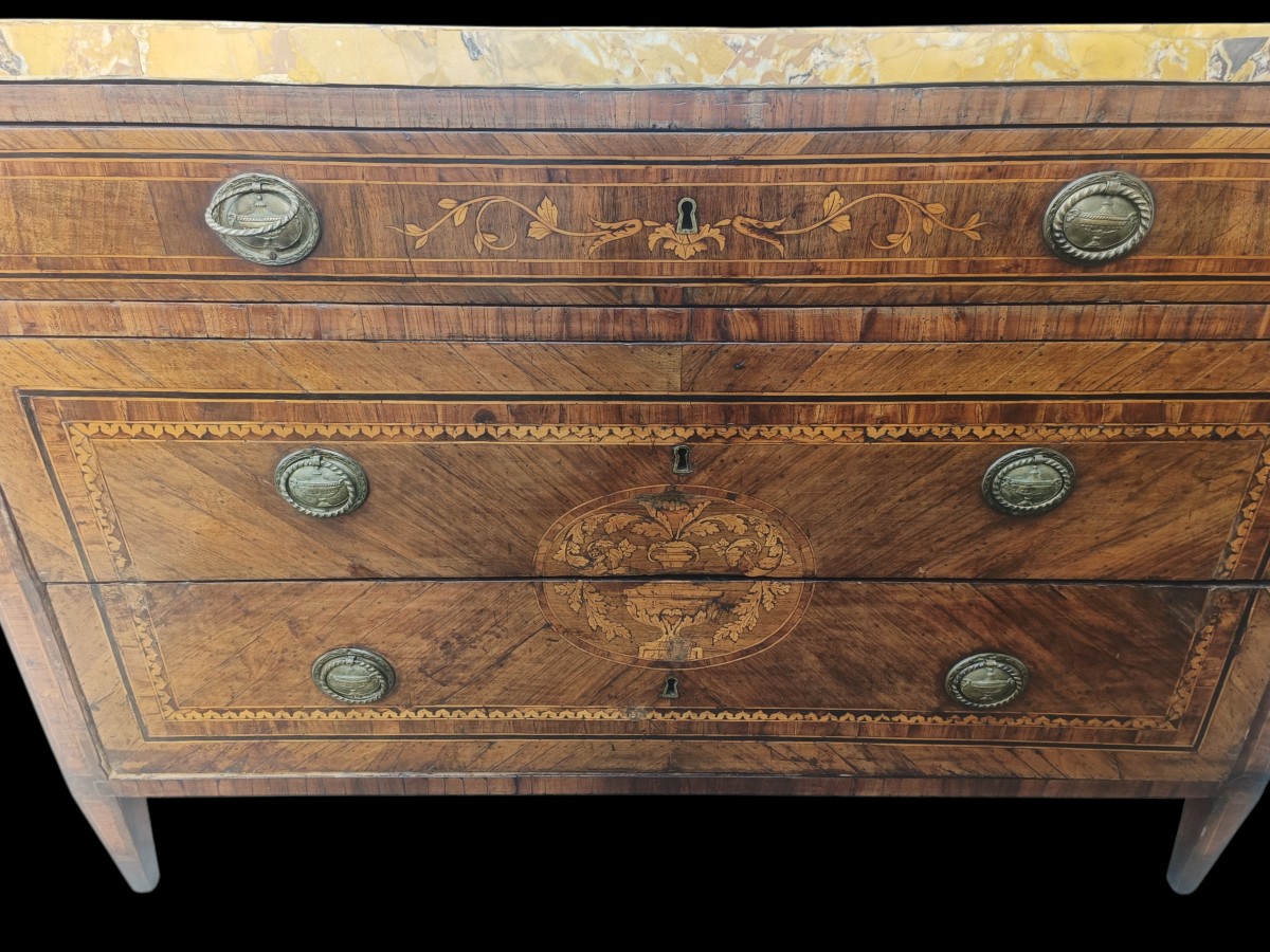 Cassettone in legno intarsiato.Lombardia,fine XVIII secolo.-photo-3