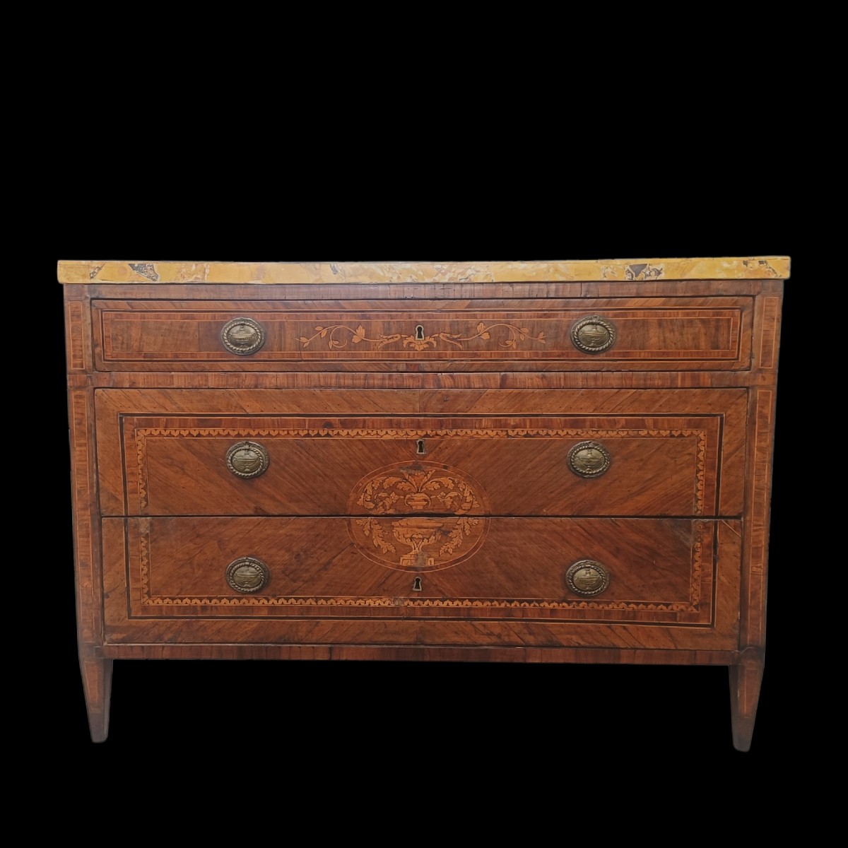 Cassettone in legno intarsiato.Lombardia,fine XVIII secolo.