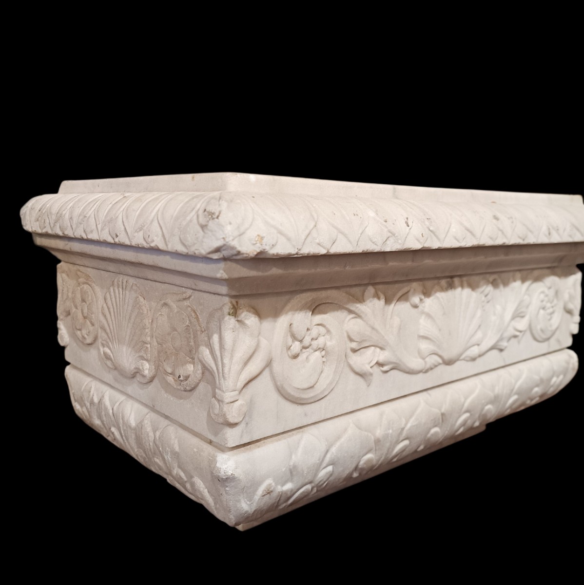 Vasca in marmo bianco scolpito. Italia,Periodo neoclassico.-photo-2