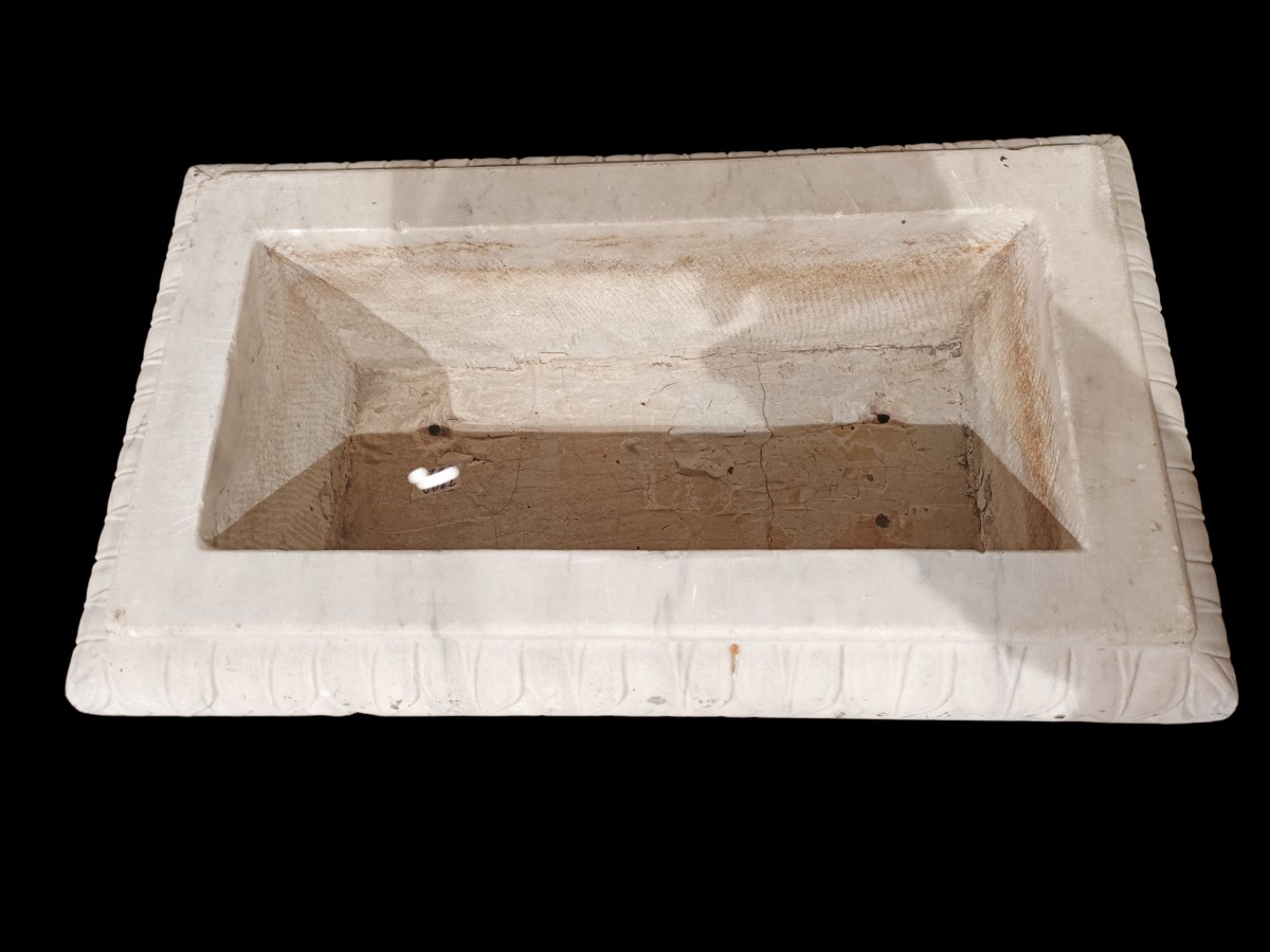 Vasca in marmo bianco scolpito. Italia,Periodo neoclassico.-photo-1