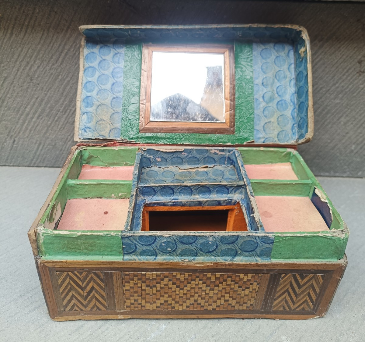 Scatola in paglia.Italia,fine XVIII secolo.-photo-1