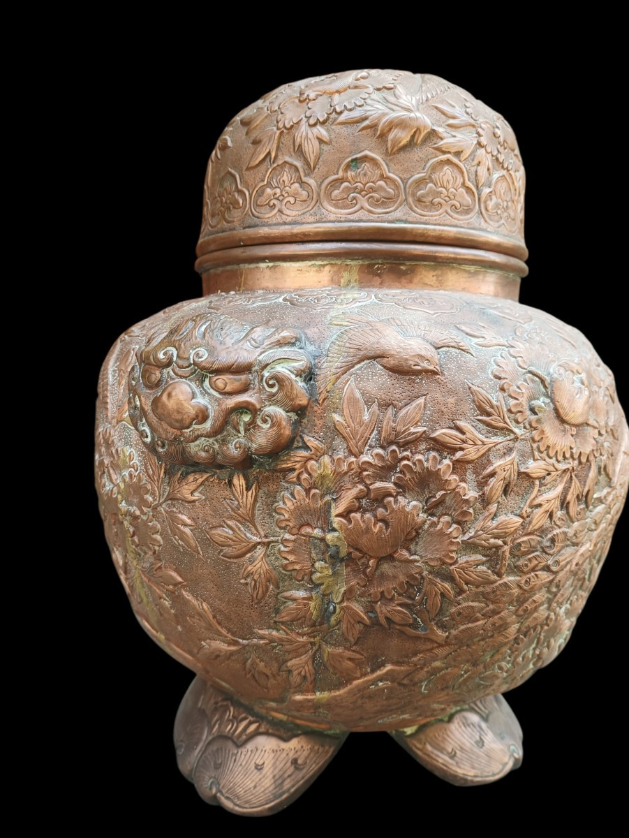 Vaso in rame sbalzato.Cina,fine XIX secolo.-photo-3