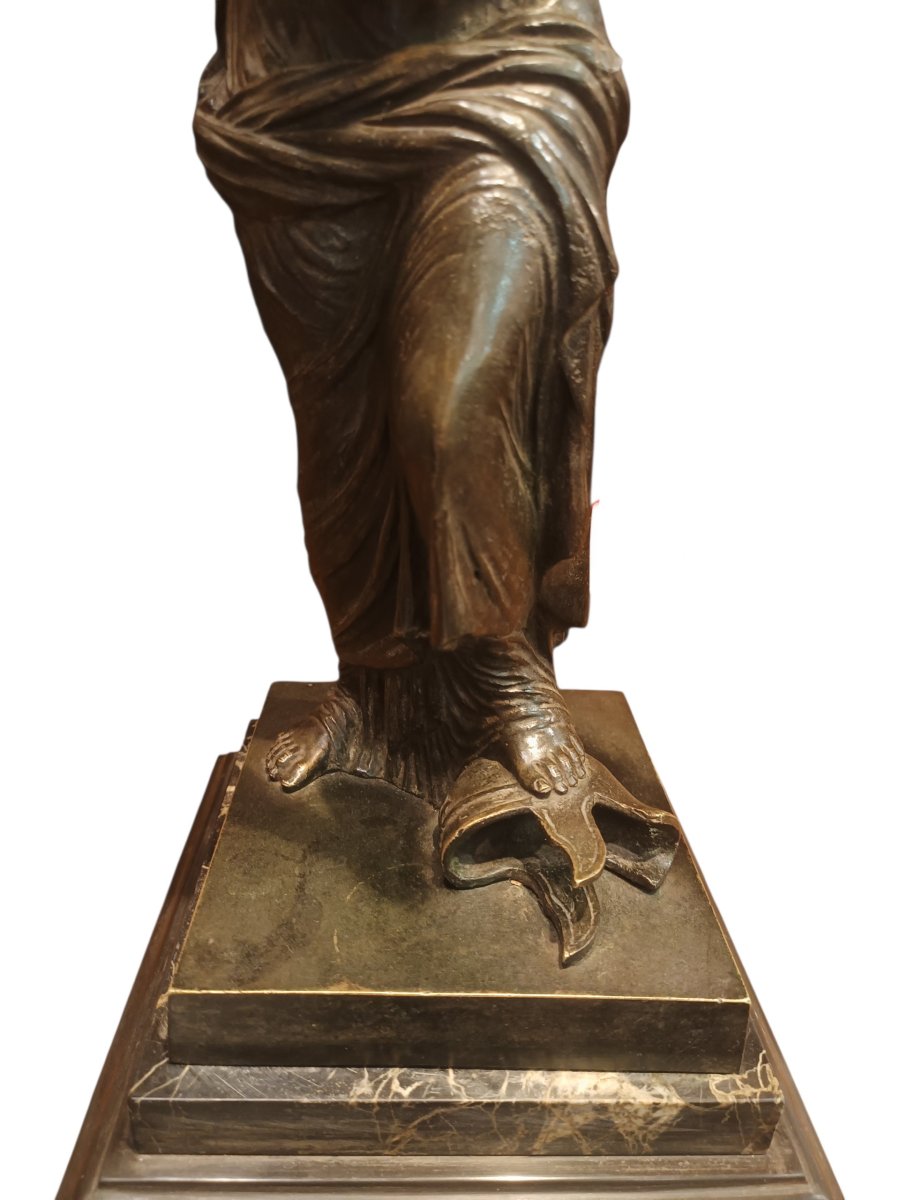 Scultura in bronzo raffigurante Nike. Italia,XIX secolo.-photo-3
