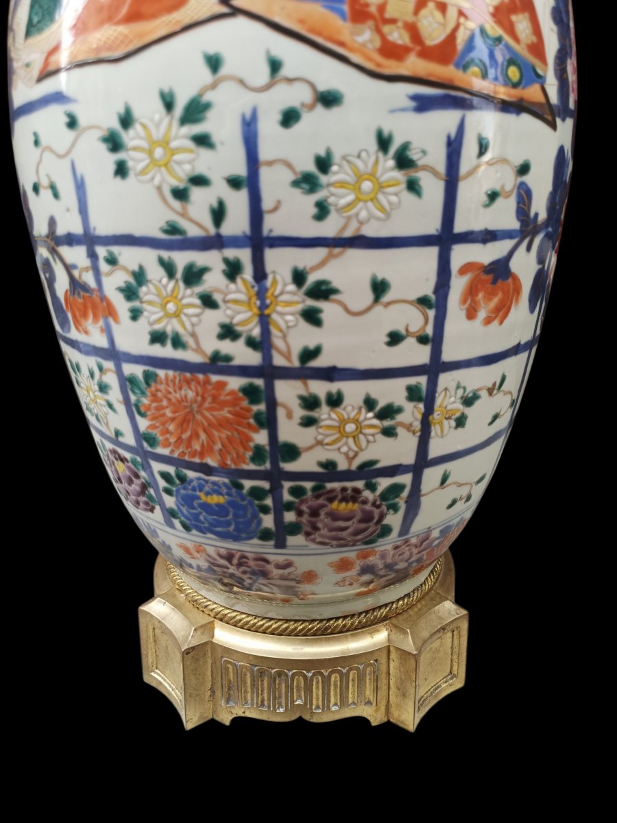 Vaso in porcellana con base bronzo dorato. Giappone nel XIX secolo.-photo-1