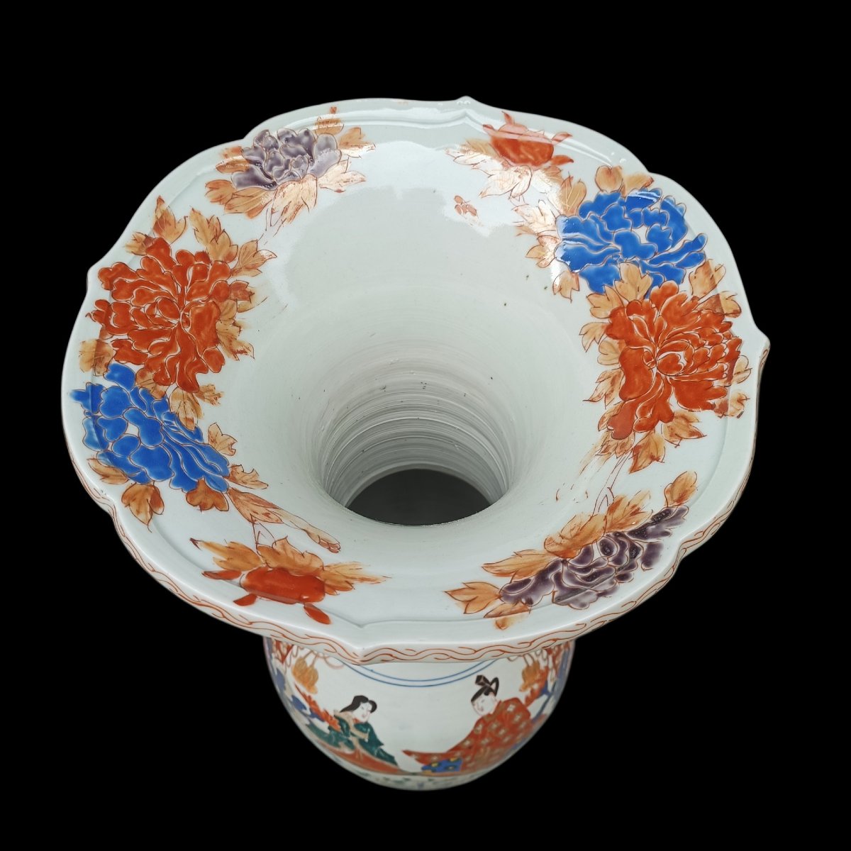 Vaso in porcellana con base bronzo dorato. Giappone nel XIX secolo.-photo-2