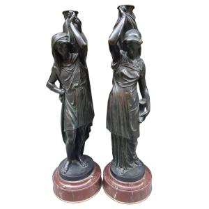 Coppia di sculture in bronzo raffiguranti donne in vesti orientali, Emile Carlier(1849-1927).
