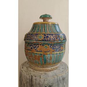 Antico vaso in ceramica smaltata ,Medio-Oriente, inizio del XIX secolo.