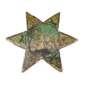 Scatola a forma di stella in legno laccato e mecca. Marche,XVII secolo.
