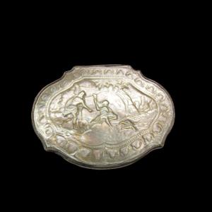 Tabacchiera in argento e madreperla.  Inghilterra XVIII secolo.