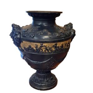Vaso in ceramica di gusto classico.Europa,fine XIX secolo.