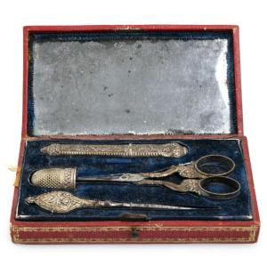 Servizio da cucito in argento