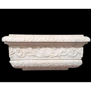 Vasca in marmo bianco scolpito. Italia,Periodo neoclassico.