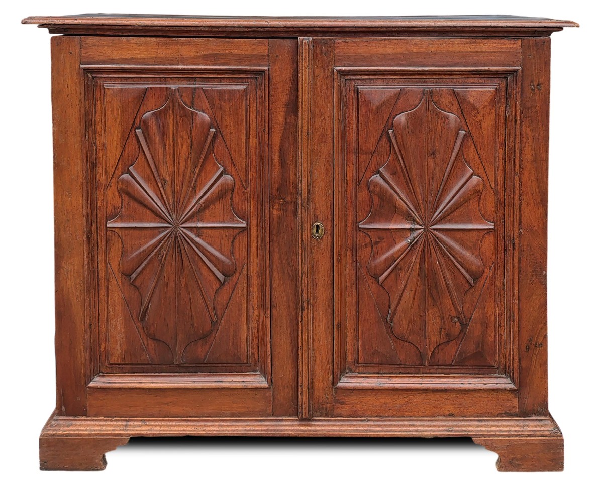 Credenza piemontese in noce 