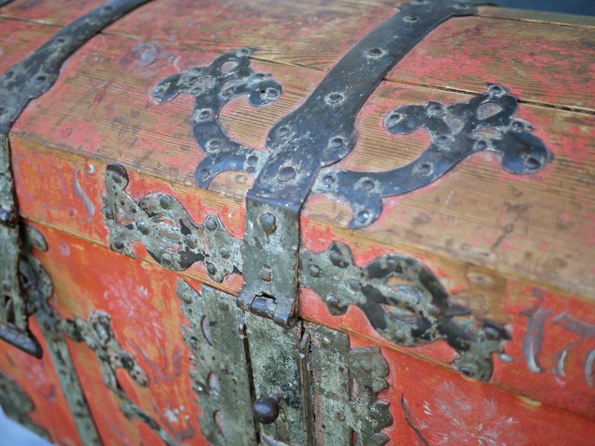 Baule dipinto datato 1704-photo-1