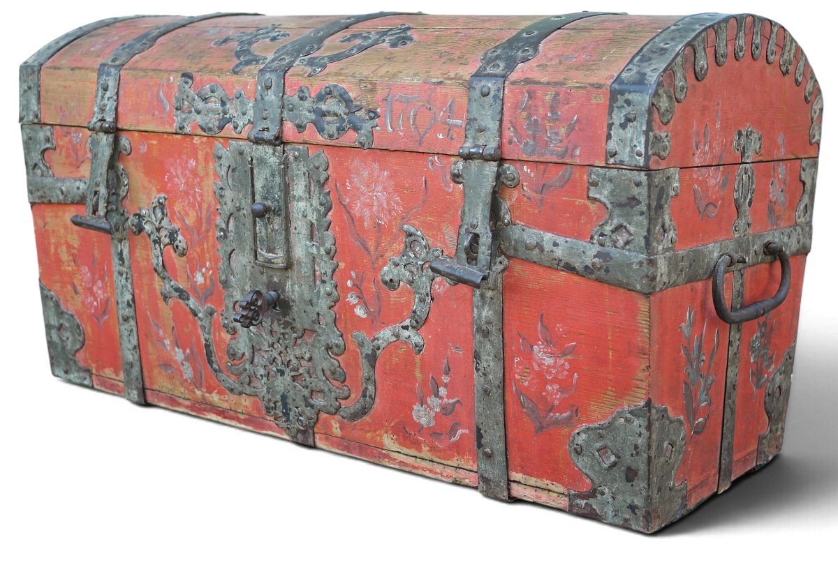 Baule dipinto datato 1704