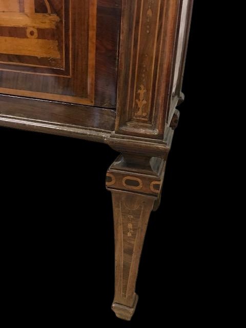 Piccolo mobiletto a 2 cassetti con alzata porta orologi in legno lastronato ed intarsiato-photo-3
