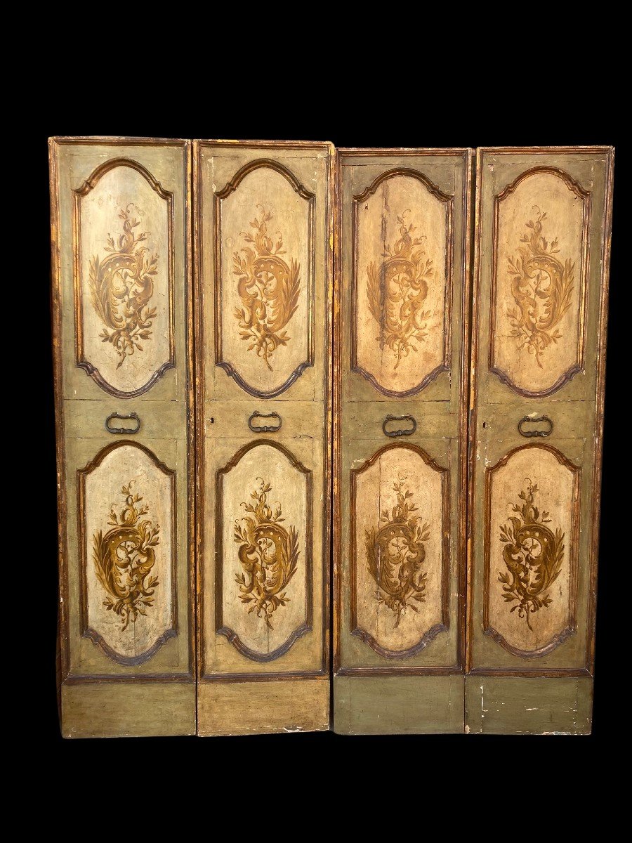 Serie di 2 porte a 2 ante ciascuna in legno dipinto,Marche