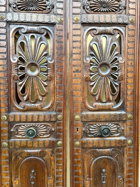 Eccezionale serie di 2 porte in noce di tipo vasariano con pomoli e borchie in bronzo -photo-2