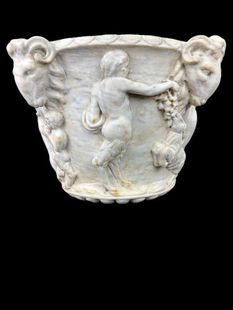 Vaso in marmo bianco con scene di baccanale scolpite di epoca neoclassica-photo-2