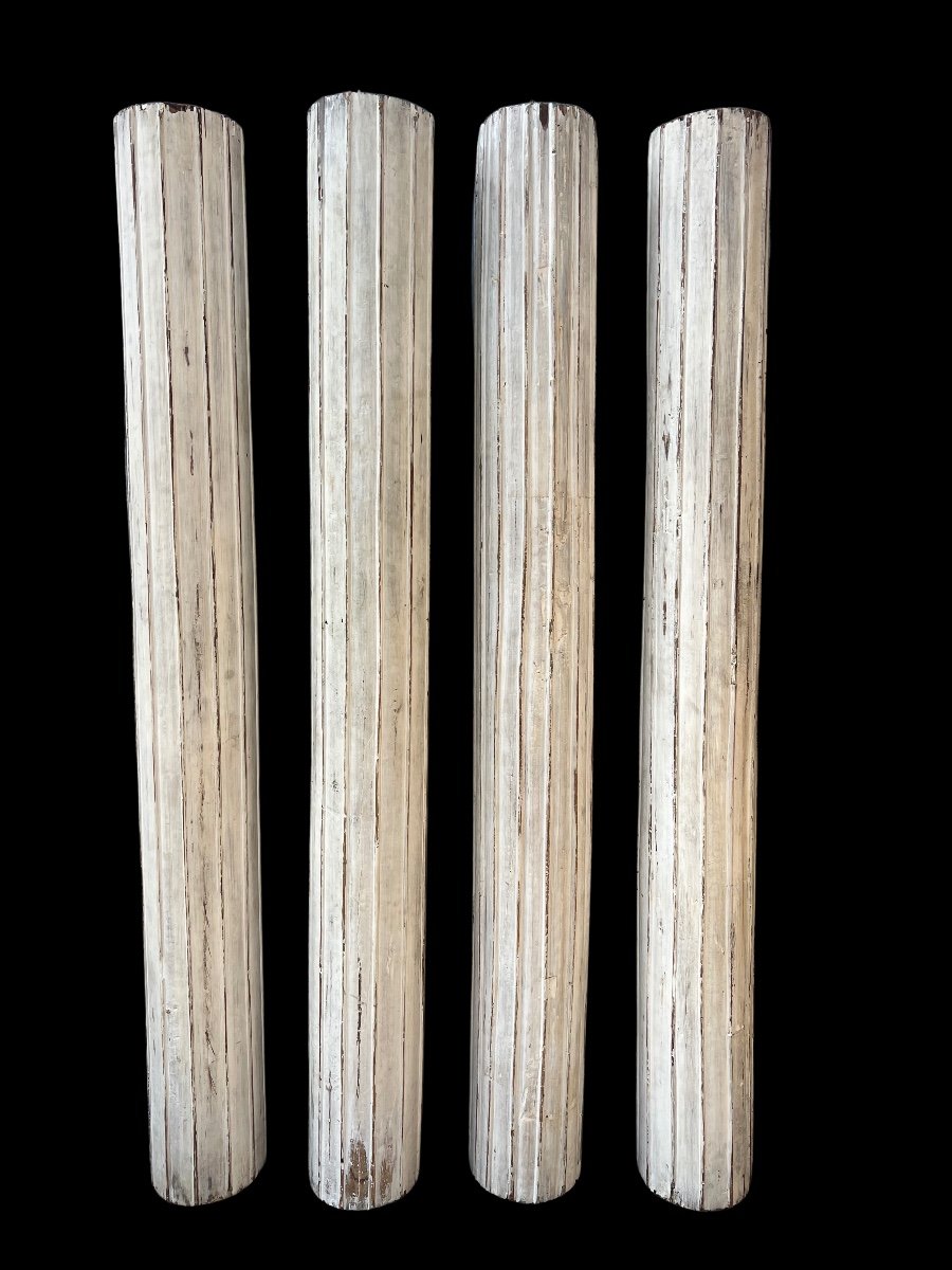 Quattro colonne in legno laccato