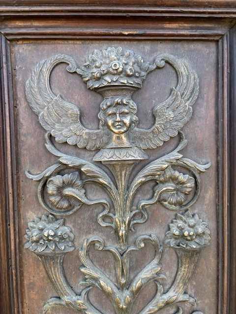 Coppia di porte in noce con decorazioni in bronzo -photo-3