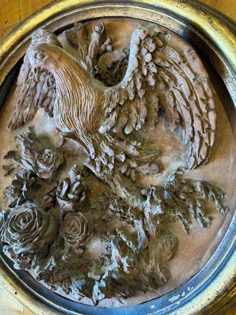 Formella in terracotta raffigurante colomba con bouquet floreale nella sua cornice originale -photo-3