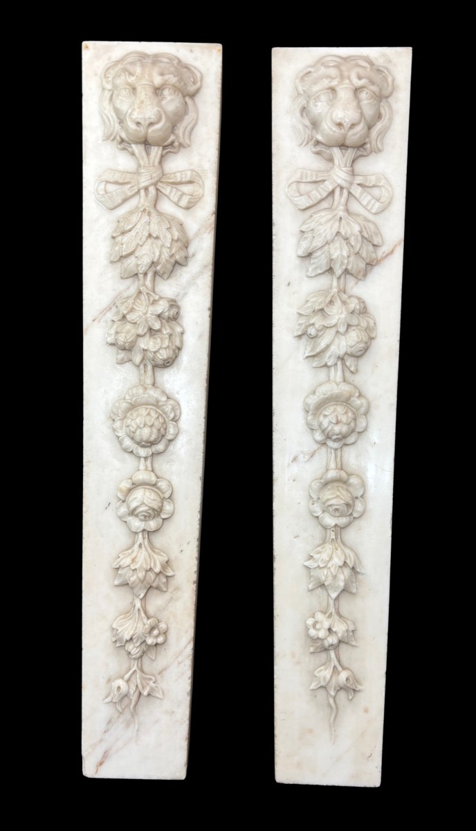 coppia di lesene in marmo bianco scolpito