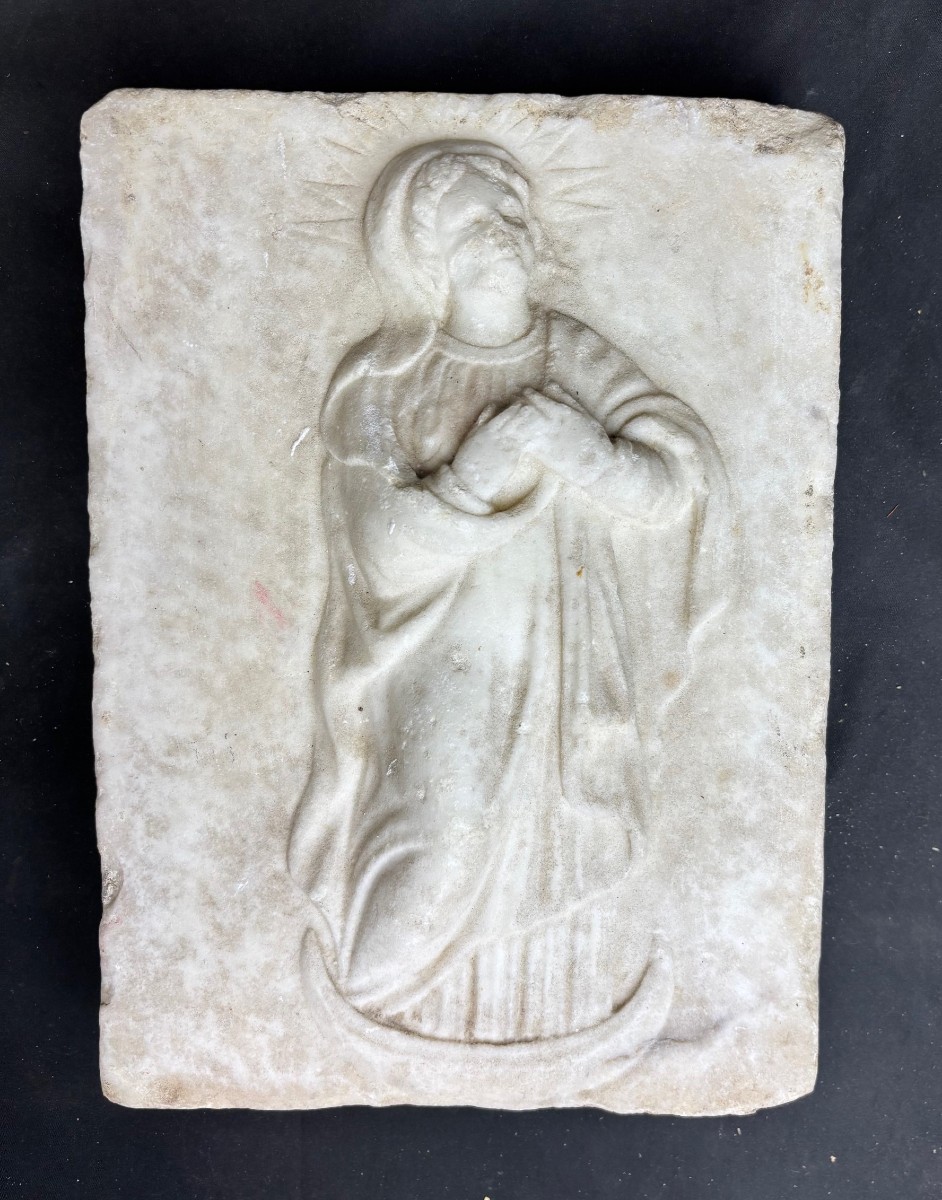 Formella in marmo bianco raffigurante la Vergine Immacolata