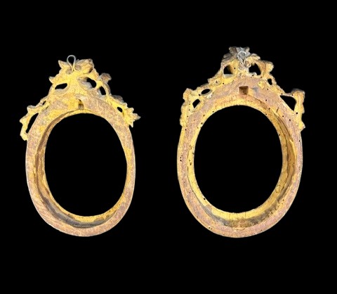 Coppia di cornici in legno intagliato e dorato-photo-2