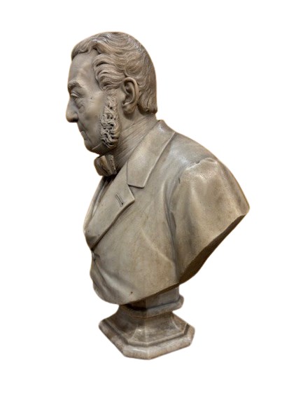 Busto in marmo bianco raffigurante gentiluomo-photo-4