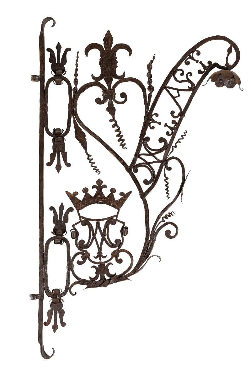 Coppia di banderuole in ferro forgiato e  traforato con monogramma coronato-photo-2