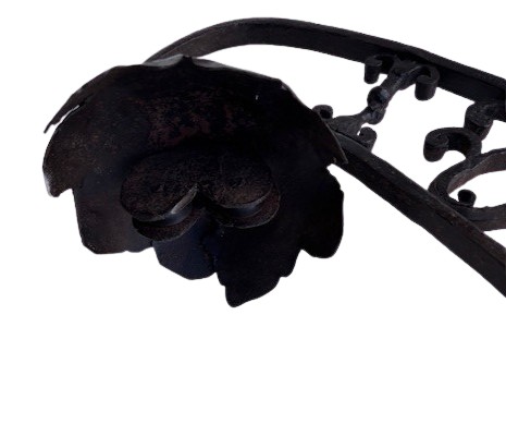 Coppia di banderuole in ferro forgiato e  traforato con monogramma coronato-photo-3