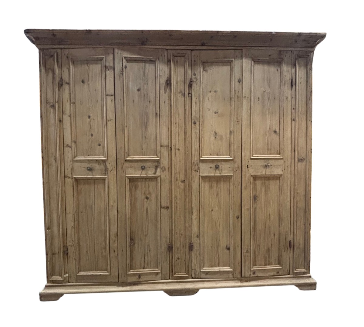Grande armadio in abete