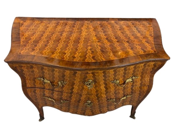 Comò di area parmense lastronato con decori a saette e bronzi dorati-photo-2