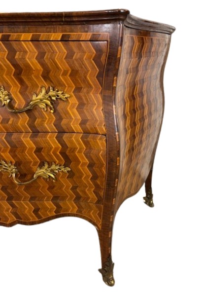 Comò di area parmense lastronato con decori a saette e bronzi dorati-photo-3