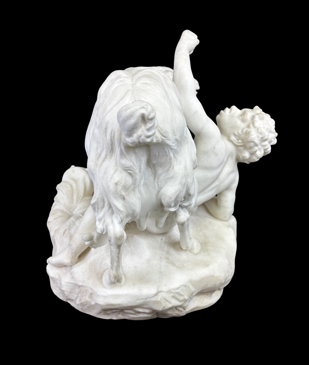 Scultura in marmo bianco raffigurante Zeus allattato dalla capra Amaltea-photo-2